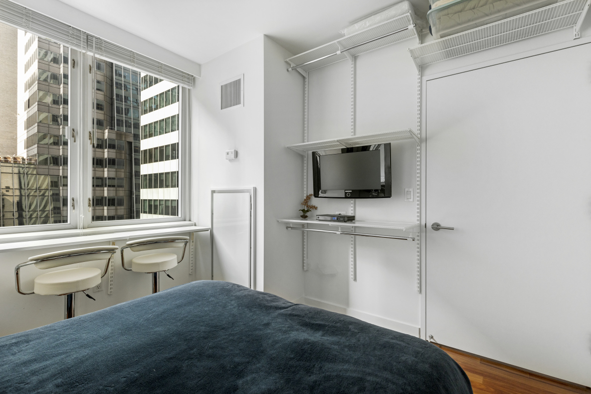 60 East 55th Street, Unit 15B Manhattan, NY 10022 - Photo 8 of 10