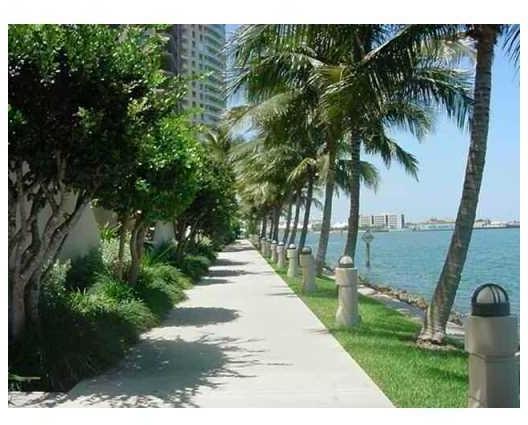 520 Brickell Key Drive, Unit A905 Miami, FL 33131 - Photo 2 of 8