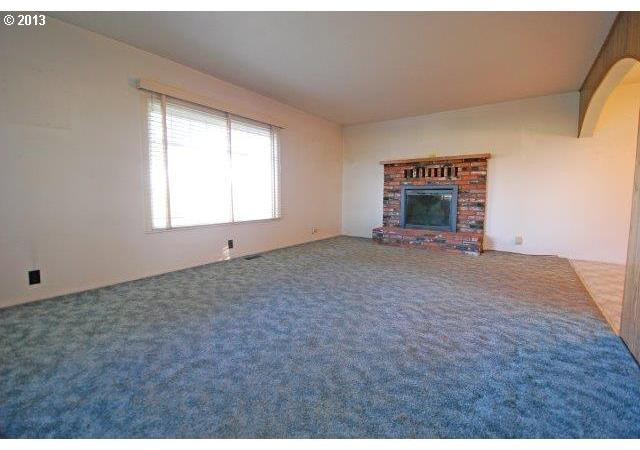 22331 Boones Ferry Road Northeast Aurora, OR 97002 - Photo 9 of 13 Gallery Image 9