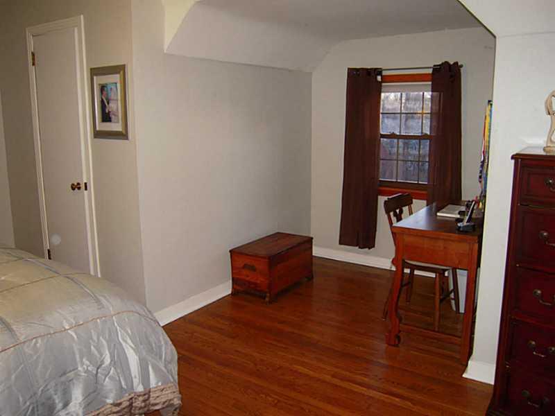 413 Old Farm Road Mt. Lebanon, PA 15228 - Photo 12 of 19