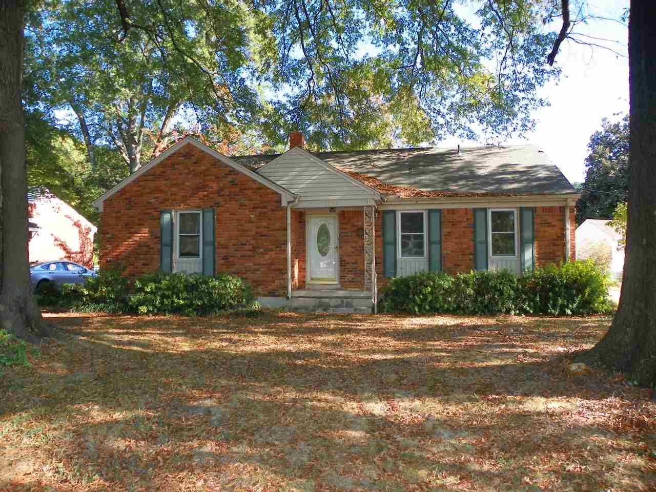 1386 Cherry Road Memphis, TN 38117 - Photo 1 of 25 Maintenance Free Brick and Vinyl Home! Large Rooms with Lots of Living Space!
