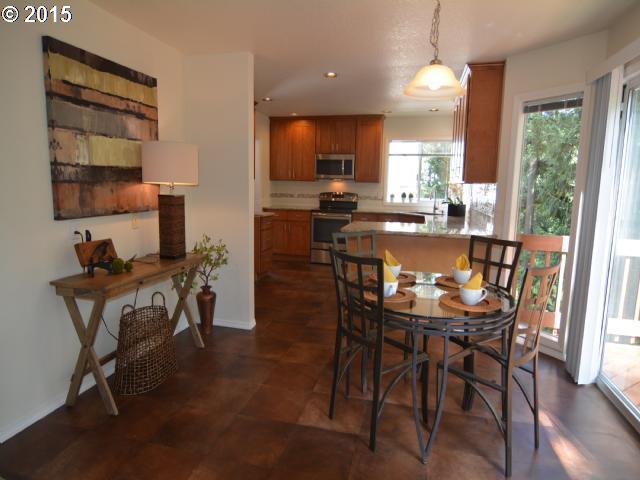 4227 Southwest Comus Street Portland, OR 97219 - Photo 4 of 15 Gallery Image 4
