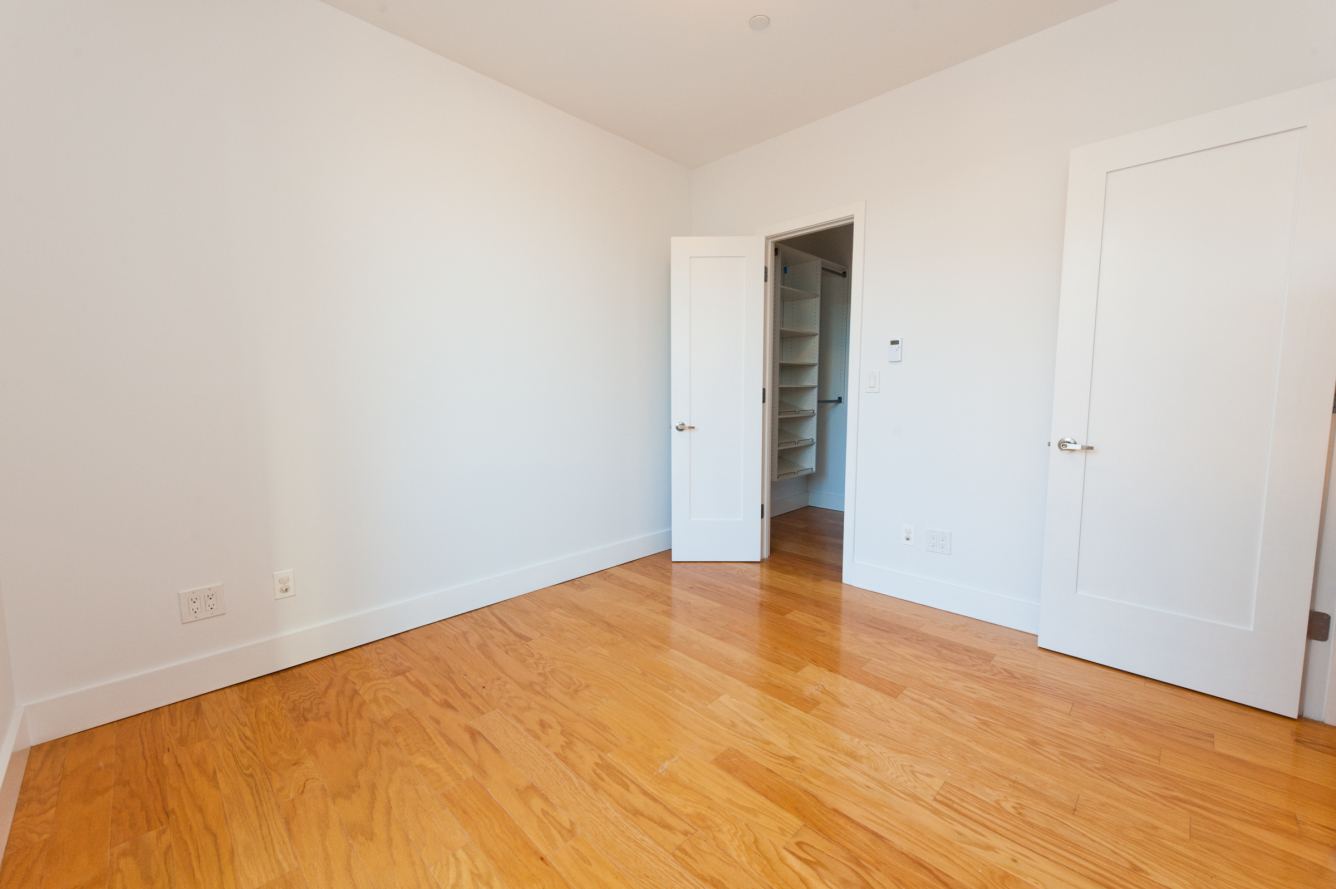 25-27 18th Street, Unit 4B Queens, NY 11102 - Photo 6 of 10