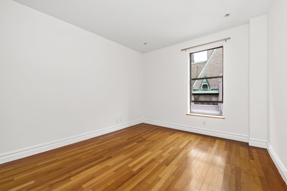 154 West 70th Street, Unit 9M Manhattan, NY 10023 - Photo 5 of 13