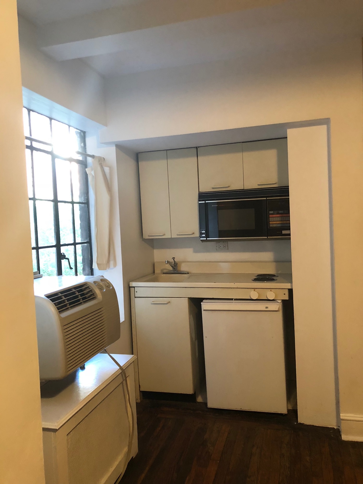 45 Tudor City Place, Unit 706 Manhattan, NY 10017 - Photo 4 of 6