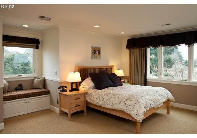 4253 Southwest Patrick Place Portland, OR 97239 - Photo 7 of 16