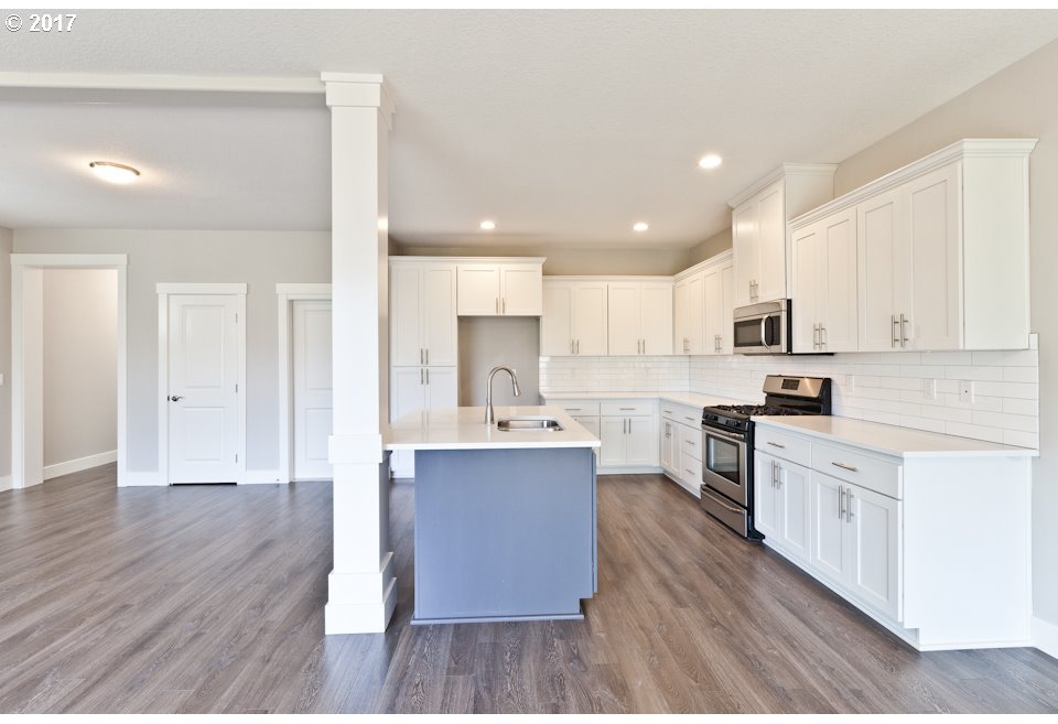 20176 Southwest Kinnaman Road Beaverton, OR 97078 - Photo 6 of 28 Gallery Image 6