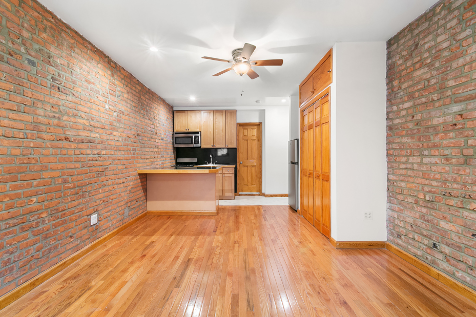 205 West 10th Street, Unit 1A Manhattan, NY 10014 - Photo 2 of 4