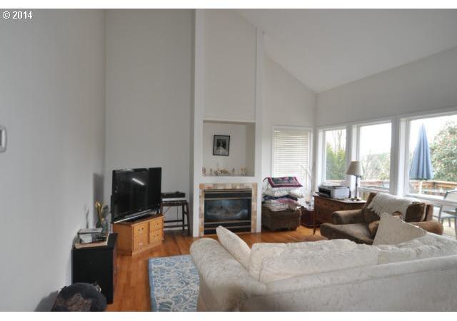1809 Southwest Custer Street Portland, OR 97219 - Photo 1 of 14 Gallery Image 1