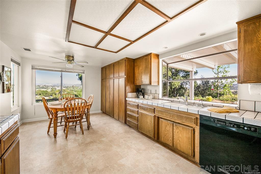 28752 Canyon Road Valley Center, CA 92082 - Photo 9 of 25