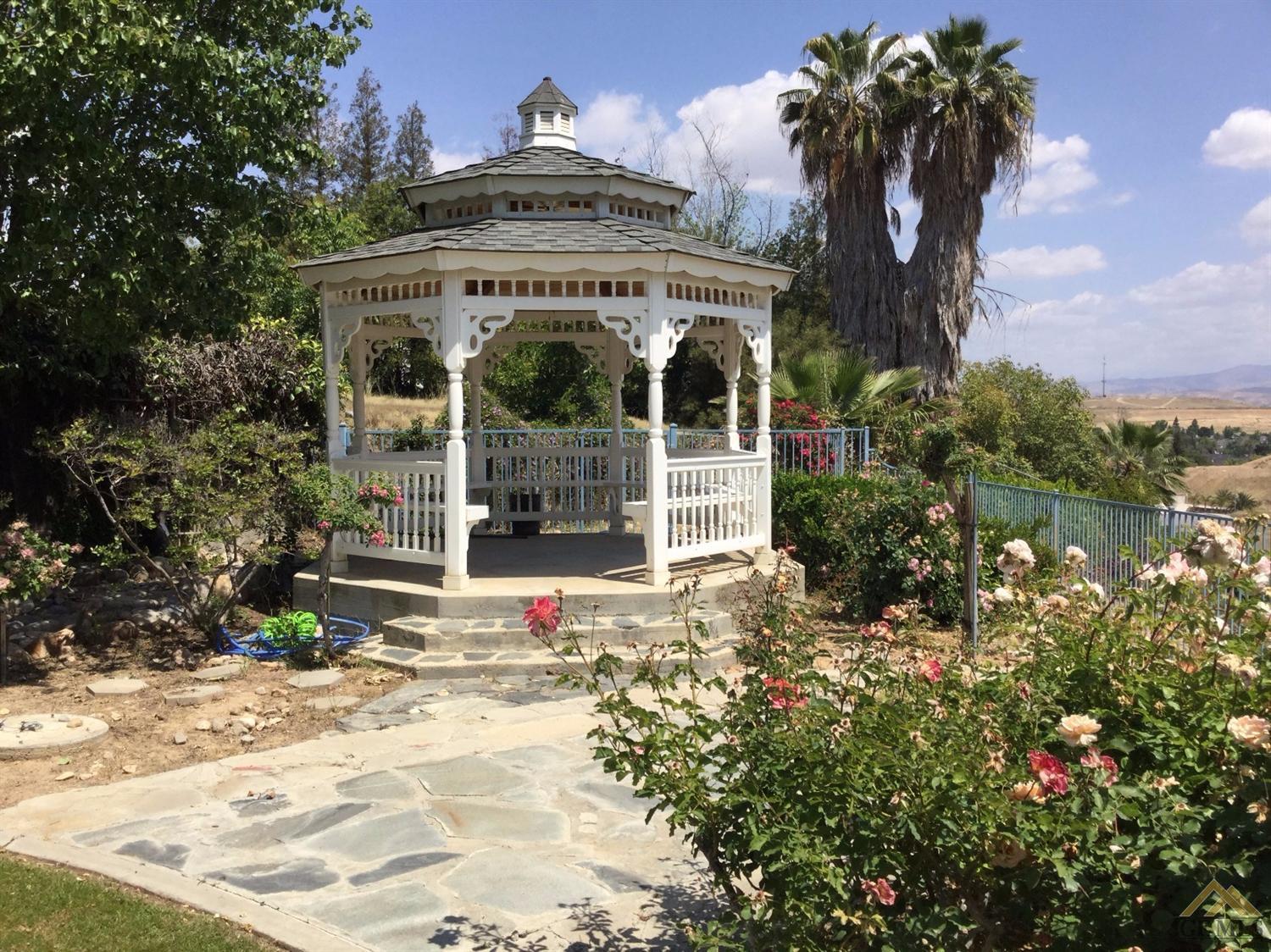 5008 Panorama Drive Bakersfield, CA 93306 - Photo 39 of 40 Gazebo for you to relax and enjoy the view