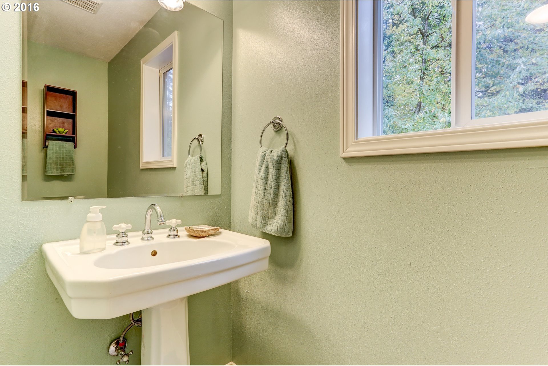 8148 Southwest 54th Avenue Portland, OR 97219 - Photo 15 of 22 Gallery Image 15