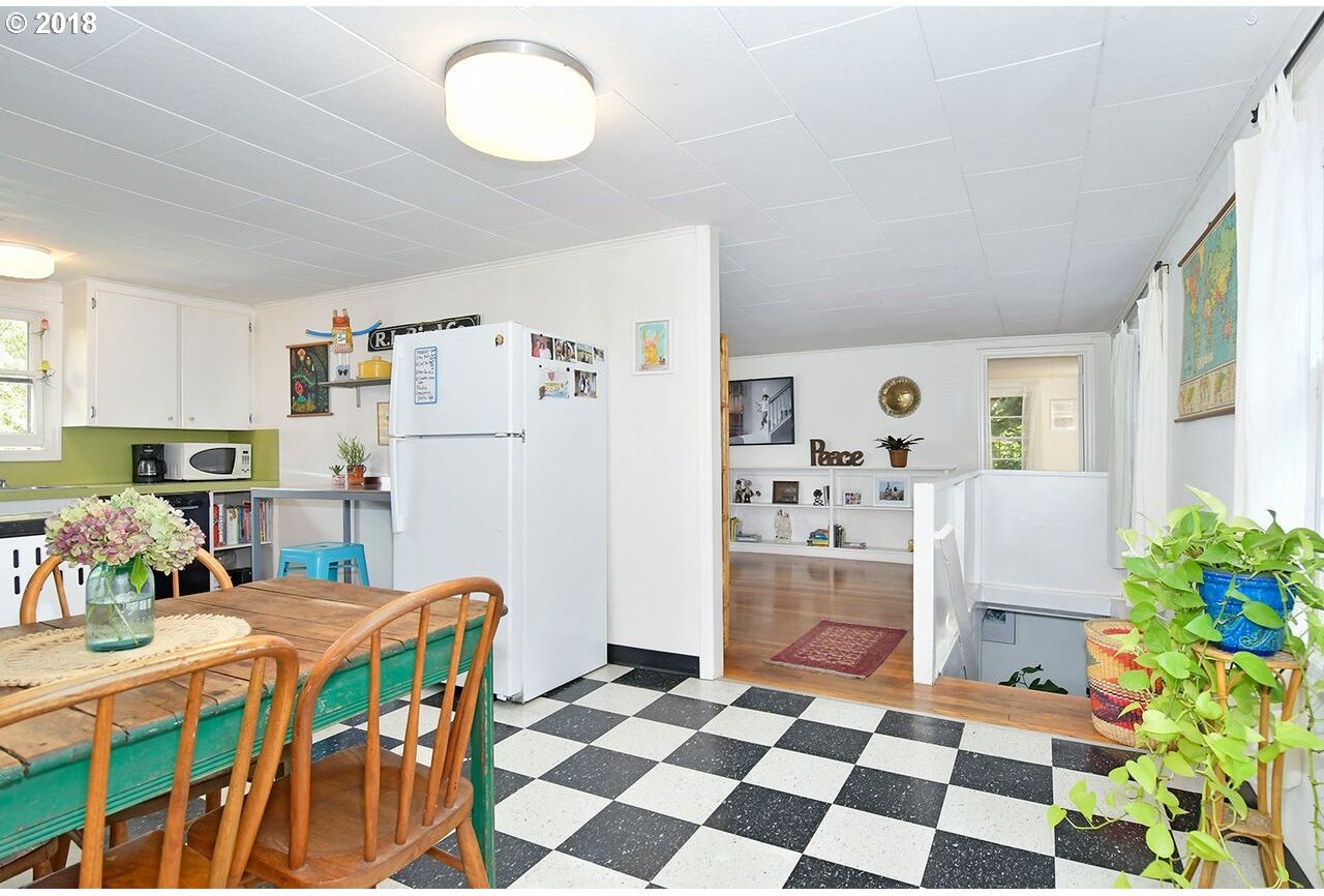 1704 Southwest Custer Street Portland, OR 97219 - Photo 6 of 20 Gallery Image 6