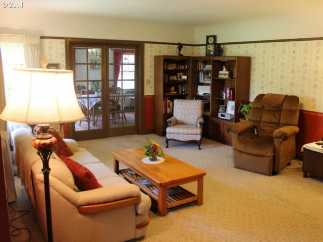 11916 Southwest Lesser Road Portland, OR 97219 - Photo 6 of 16 Gallery Image 6