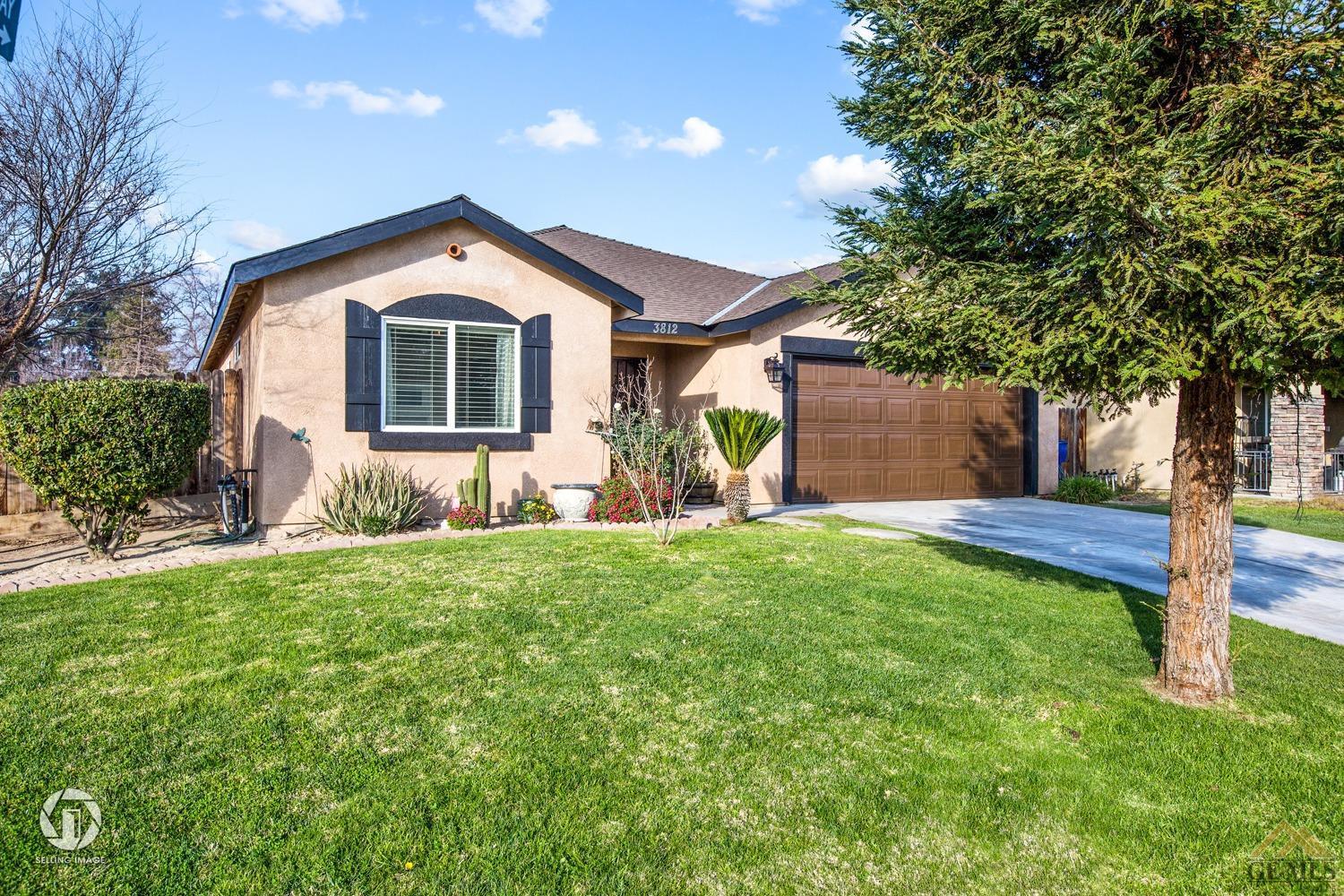 3812 Ridgemont Street Bakersfield, CA 93313 - Photo 3 of 32 Gallery Image 3