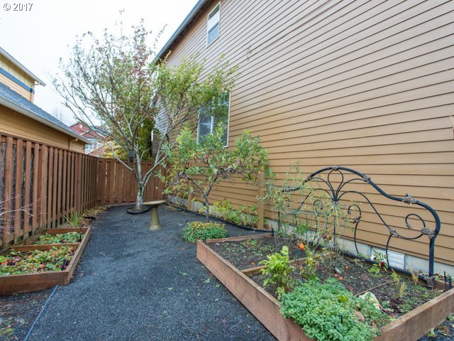 3716 Northwest Lansbrook Terrace Portland, OR 97229 - Photo 30 of 32