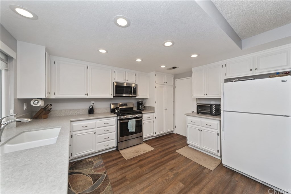 136 Sandpoint Lane Riverside, CA 92506 - Photo 17 of 35