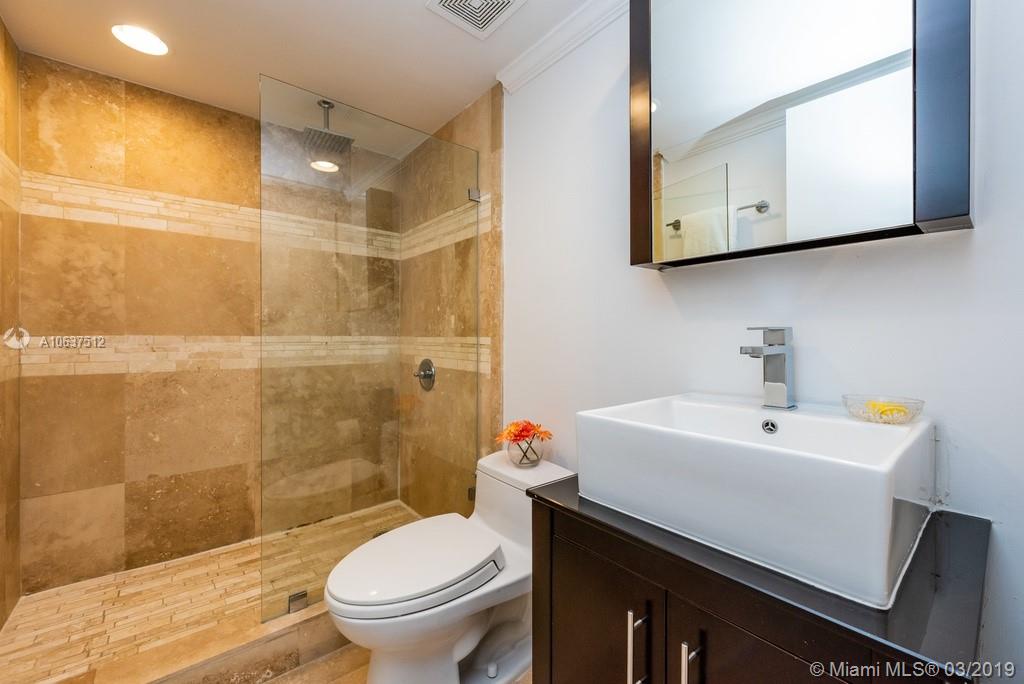520 Brickell Key Drive, Unit APH00 Miami, FL 33131 - Photo 33 of 48