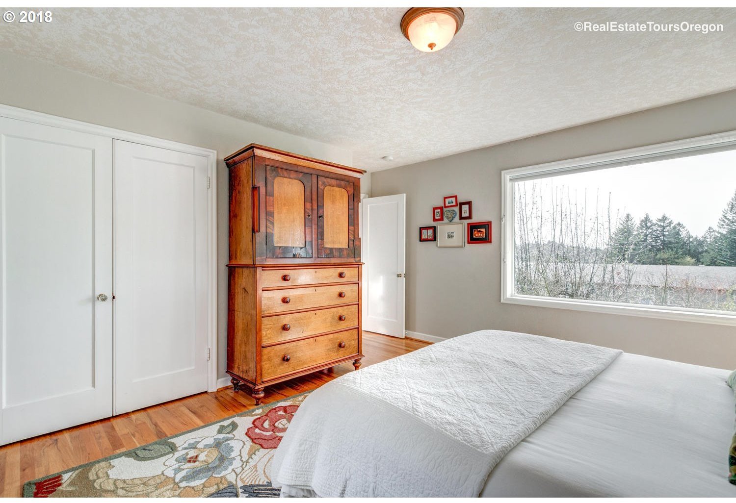 2216 Southwest Sunset Drive Portland, OR 97239 - Photo 12 of 32 Gallery Image 12