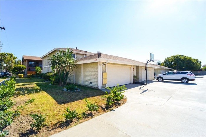 11742 215th Street, Unit 8 Lakewood, CA 90715 - Photo 1 of 20