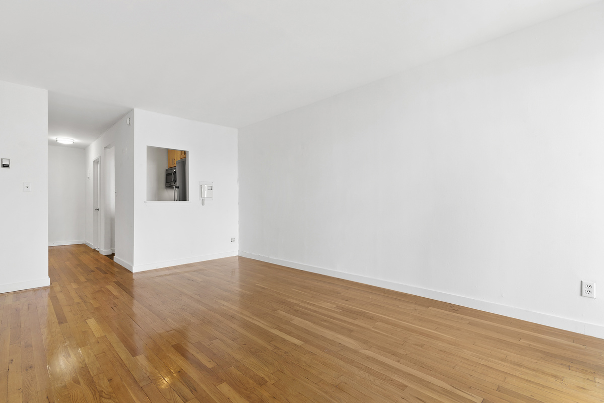 343 East 76th Street, Unit 2B Manhattan, NY 10075 - Photo 2 of 5