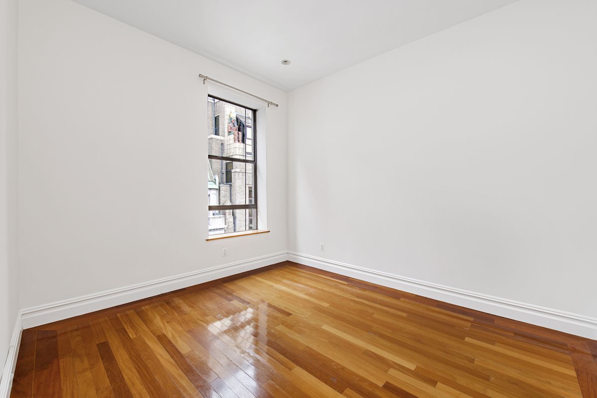 154 West 70th Street, Unit 9M Manhattan, NY 10023 - Photo 7 of 13