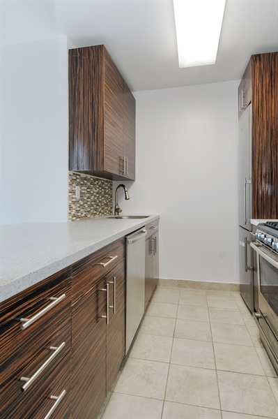 377 Rector Place, Unit 21F Manhattan, NY 10280 - Photo 2 of 8