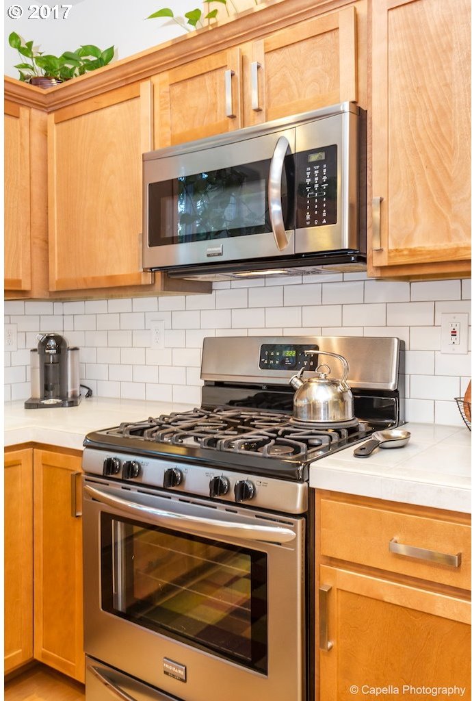 5406 Southwest Taylors Ferry Road Portland, OR 97219 - Photo 7 of 28