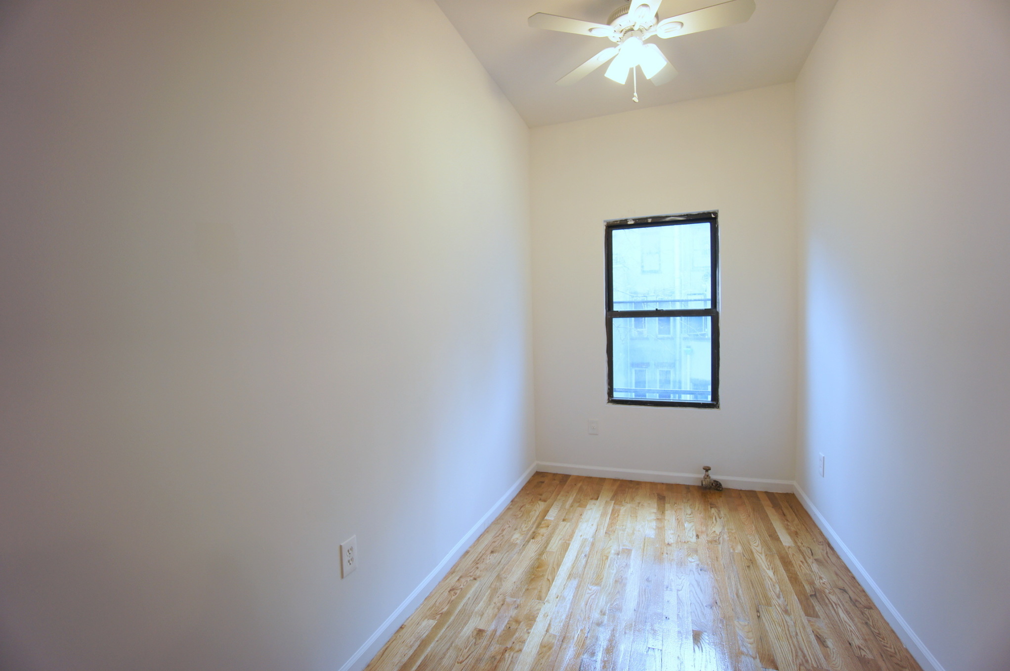 64 West 70th Street, Unit 4B Manhattan, NY 10023 - Photo 4 of 5