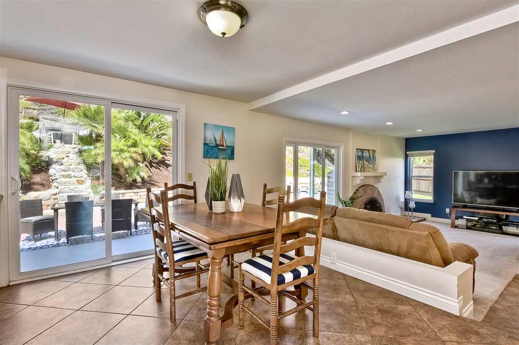 441 Raphael Court Encinitas, CA 92024 - Photo 13 of 25 Breakfast/Informal Dining w/walkout access