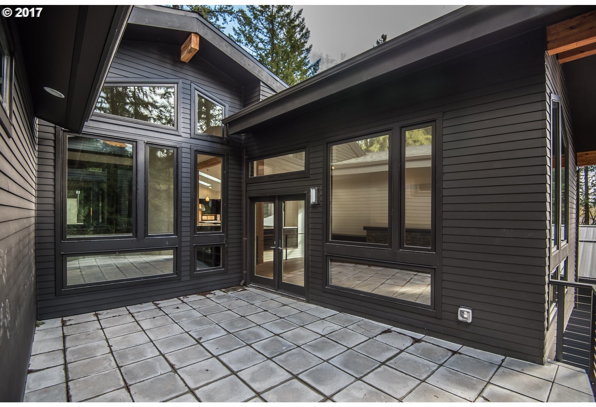 1881 Southwest Highland Road Portland, OR 97221 - Photo 15 of 32 Gallery Image 15
