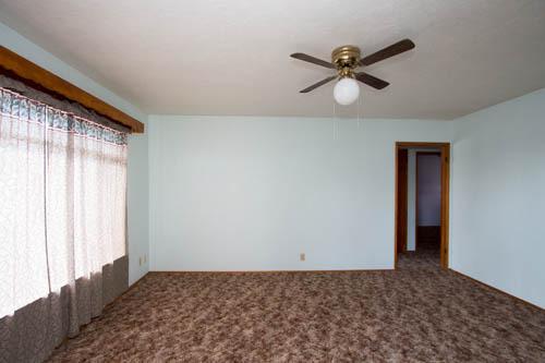 180 Manning Avenue Reedley, CA 93654 - Photo 3 of 24