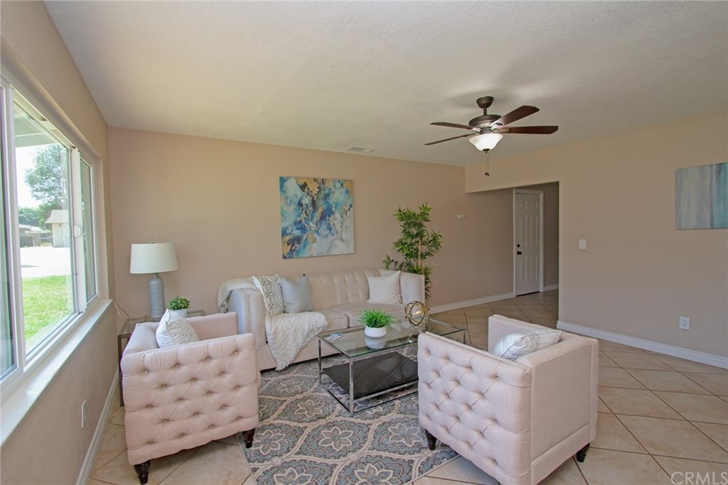 19340 Woodhill Street Rialto, CA 92376 - Photo 5 of 42