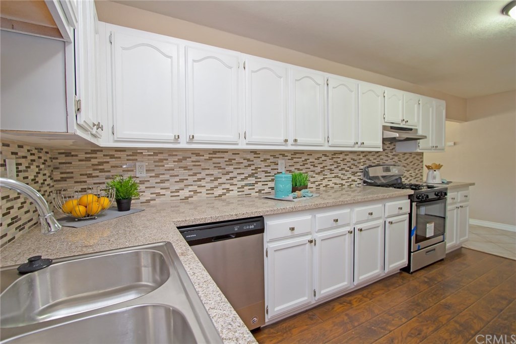 19340 Woodhill Street Rialto, CA 92376 - Photo 12 of 42