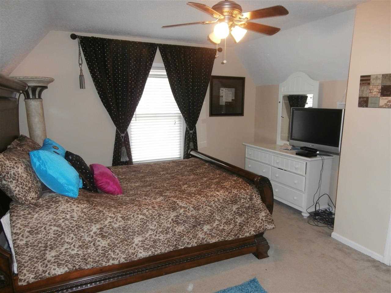 8474 Dulwich Road Memphis, TN 38016 - Photo 19 of 24 Oversized bedroom for that teenager of yours!