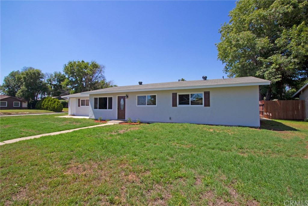 19340 Woodhill Street Rialto, CA 92376 - Photo 2 of 42