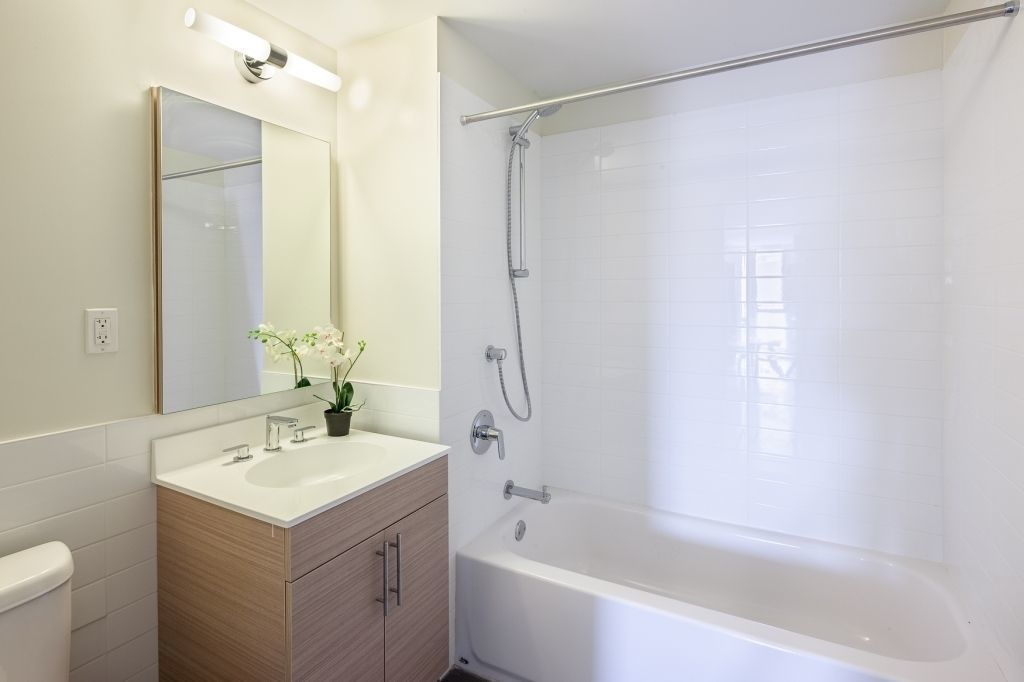 44-72 11th Street, Unit A201 Queens, NY 11101 - Photo 7 of 10