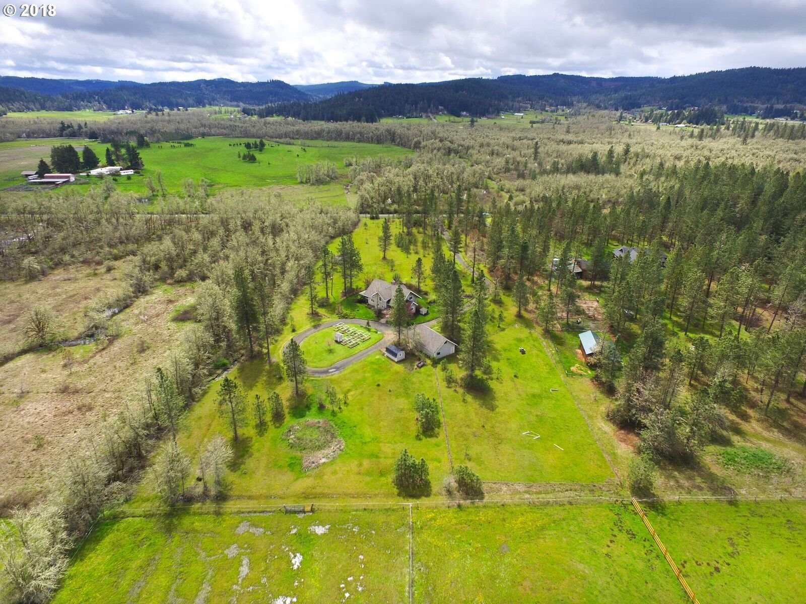 28533 Restwell Road Eugene, OR 97402 - Photo 3 of 32 Gallery Image 3