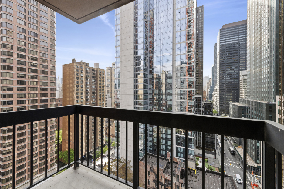 250 East 40th Street, Unit 19B Manhattan, NY 10016 - Photo 3 of 10