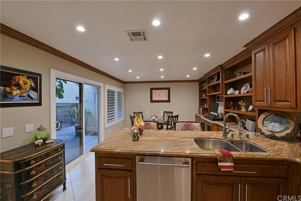 663 Colonial Circle Fullerton, CA 92835 - Photo 11 of 46