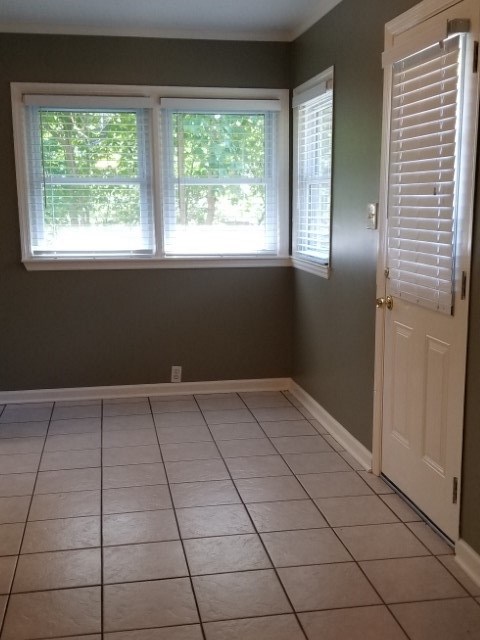3033 Keats Road Bartlett, TN 38134 - Photo 9 of 25 The breakfast room adjoins the kitchen and offers tile flooring, ample windows fresh paint, and direct access to the fenced back yard.