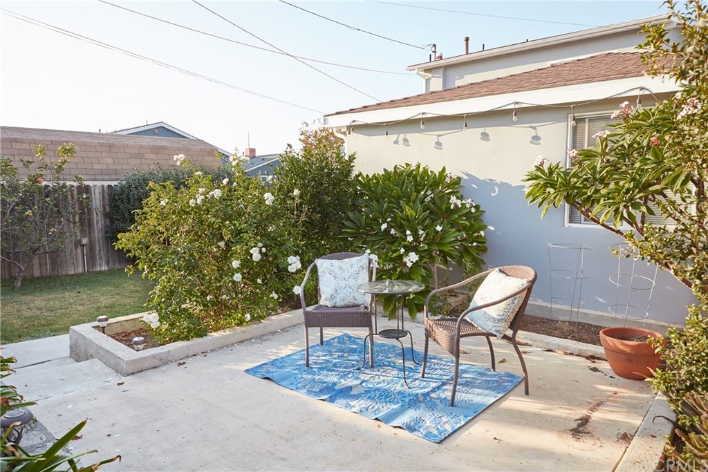 4908 West 136th Street Hawthorne, CA 90250 - Photo 28 of 30 Rear garden/second patio area
