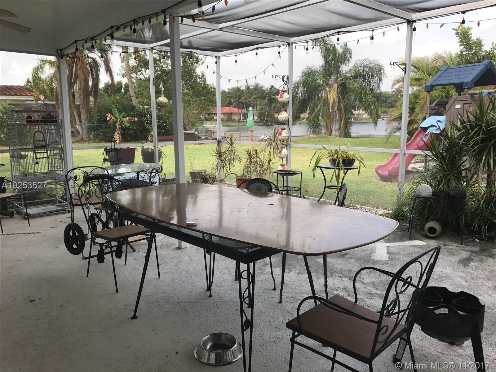 960 Southwest 74th Avenue Plantation, FL 33317 - Photo 23 of 24