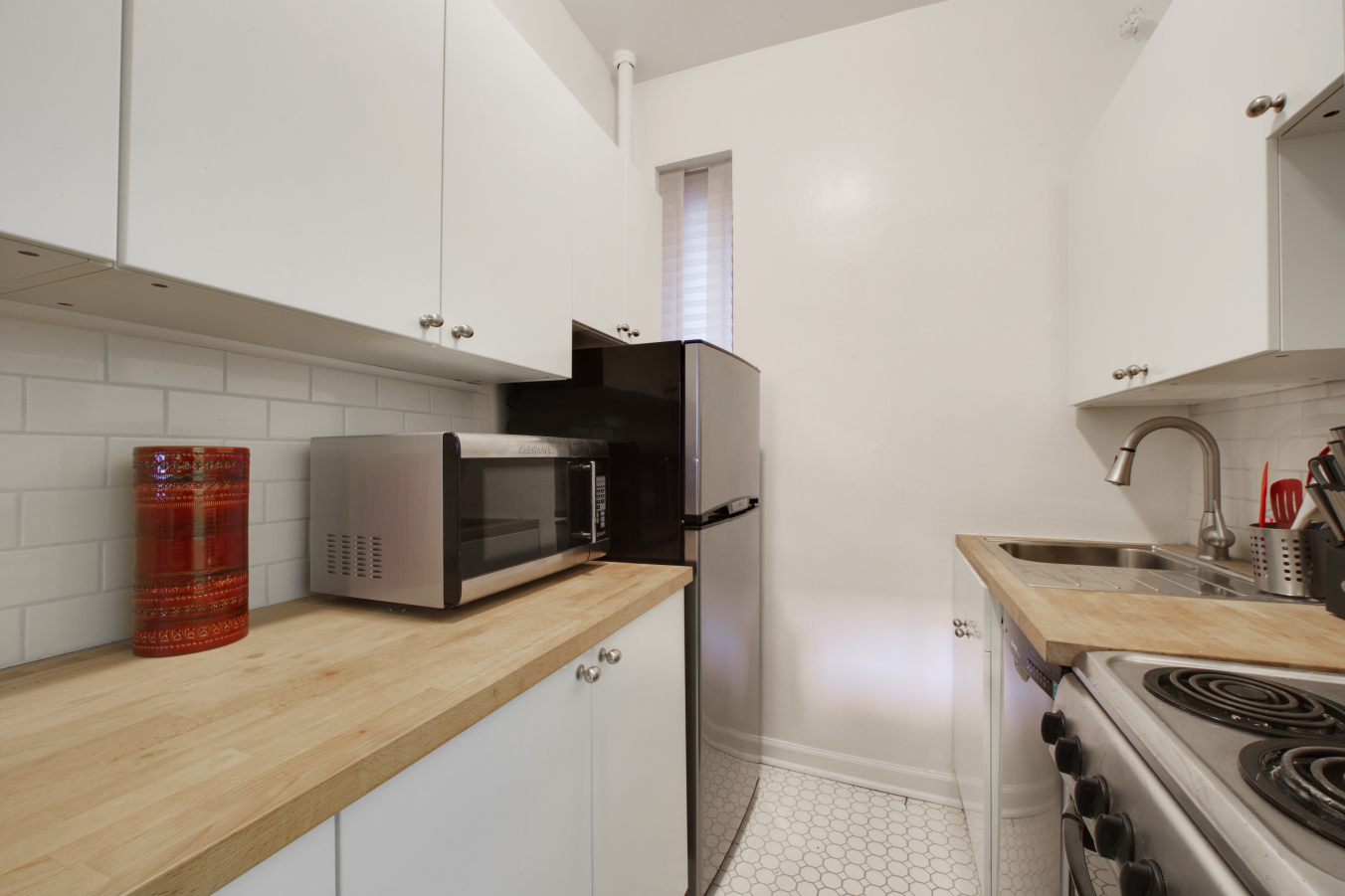 352 West 56th Street, Unit 4C Manhattan, NY 10019 - Photo 2 of 6