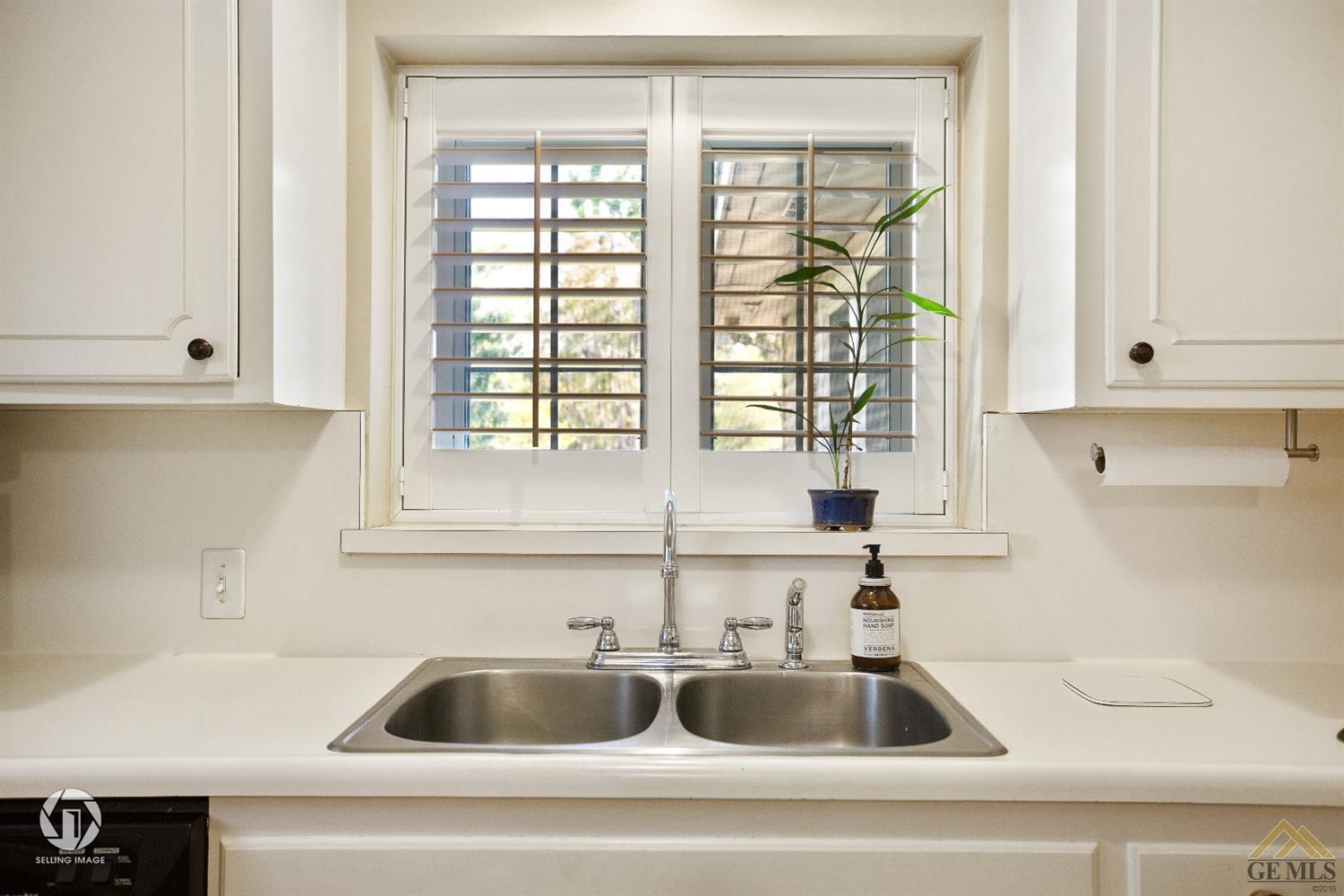 1772 Locust Ravine Bakersfield, CA 93306 - Photo 12 of 39 Gallery Image 12