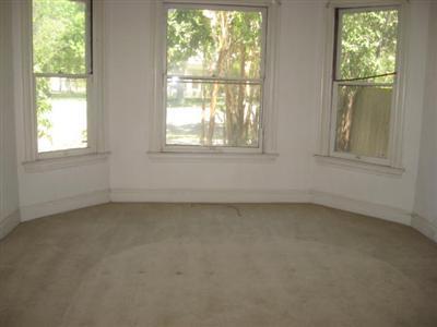 1727 Baker Street Bakersfield, CA 93305 - Photo 8 of 15