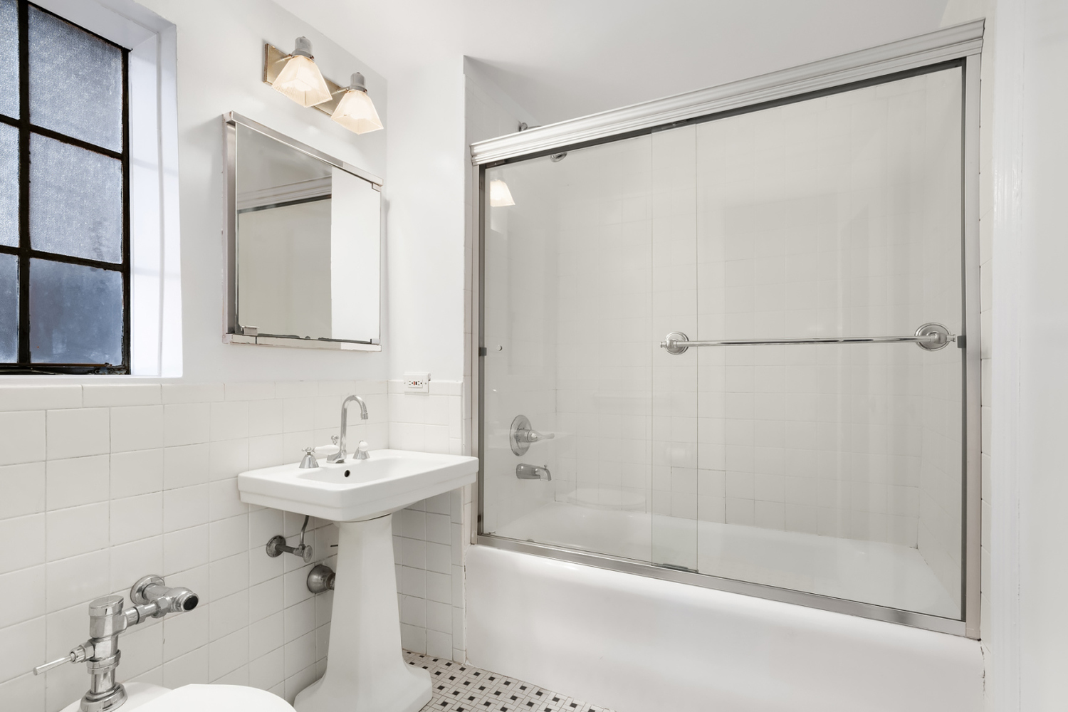 25 Tudor City Place, Unit 719 Manhattan, NY 10017 - Photo 5 of 6