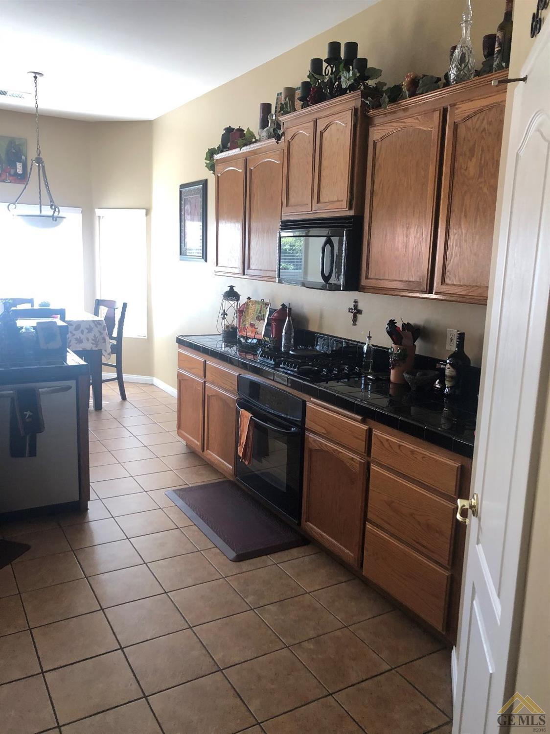 4311 Cimarron Ridge Drive Bakersfield, CA 93313 - Photo 7 of 19