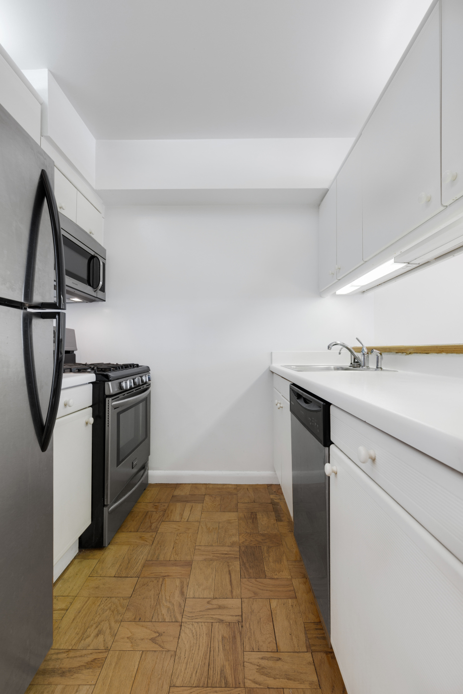 415 East 37th Street, Unit 22B Manhattan, NY 10016 - Photo 3 of 6