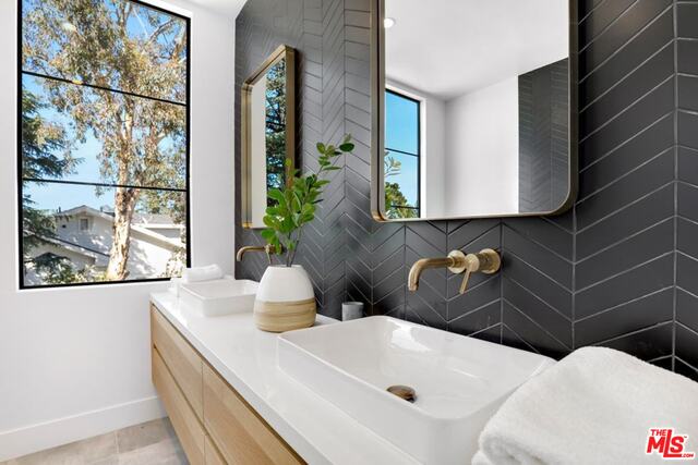 2501 Roscomare Road Los Angeles, CA 90077 - Photo 34 of 43